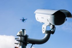 U.T.SEC Überblick und Programm Drohne vor Kamera