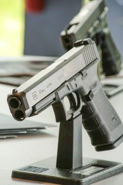 GLOCK 41 und GLOCK 42 als Dienstwaffen GLOCK 41 und GLOCK 42 als Dienstwaffen