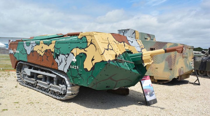Panzer Ausstellung im Panzermuseum Saint-Chamond Panzer aus dem 1. Weltkrieg