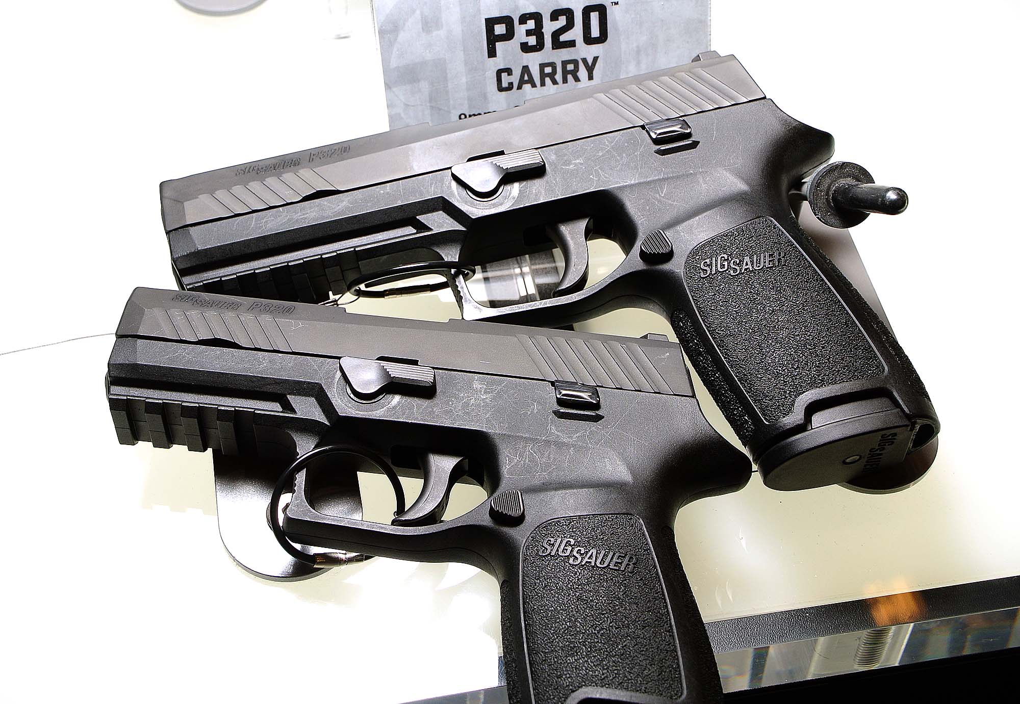 sig-sauer: SIG SAUER P320: Pistole mit Schlagstück und DAO-Abzug