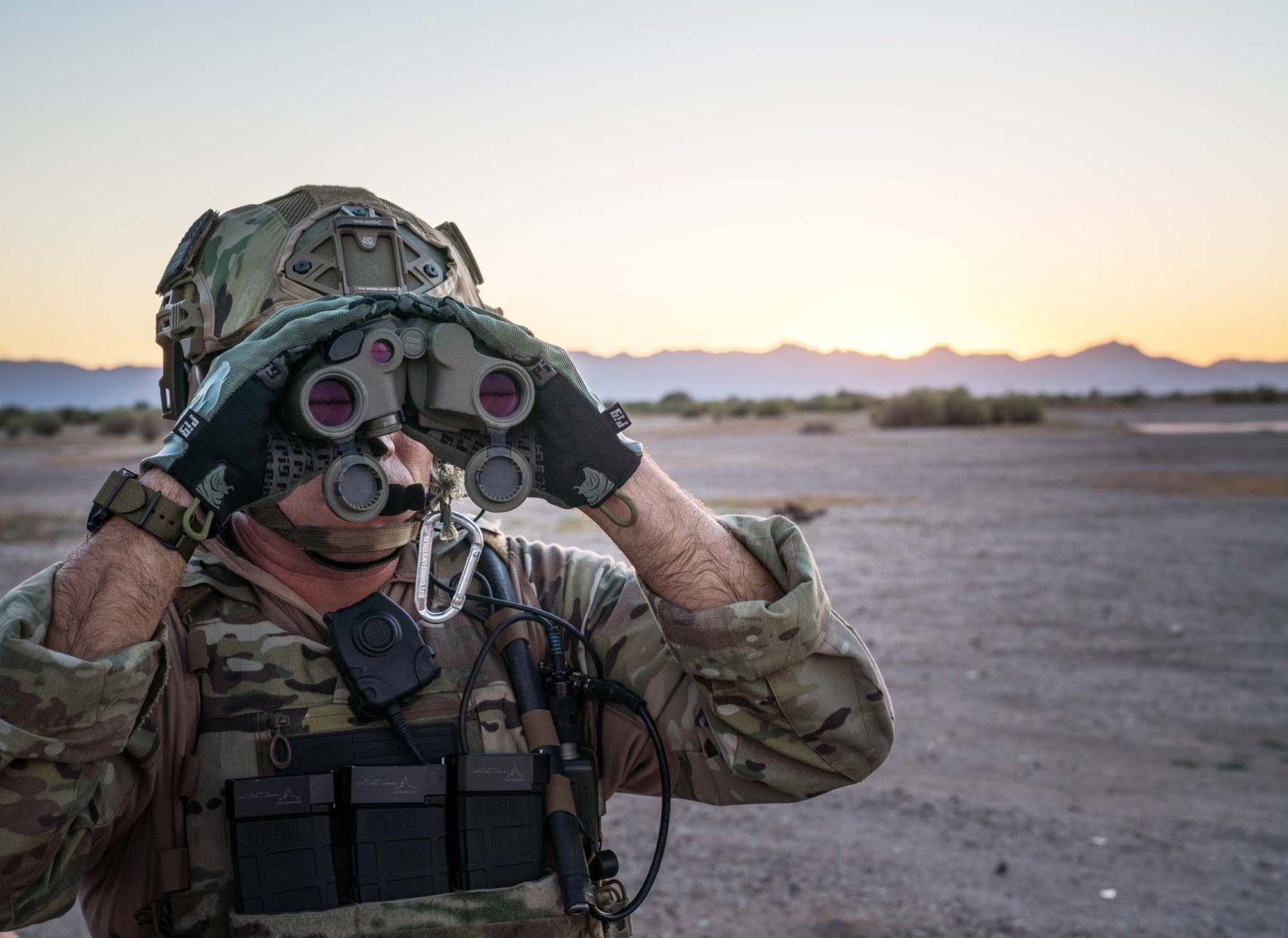 Was erwartet uns auf der Sicherheitsfachmesse EUROSATORY 2024? Fernglas Steiner M830rc X LRF.