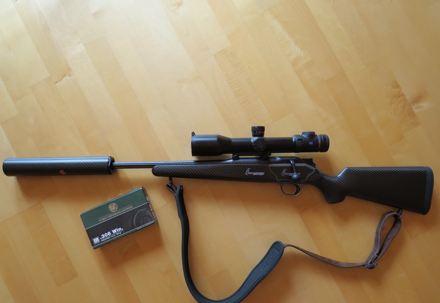 blaser: Leichtbauausführung der Blaser R8 in Carbon im User-Test