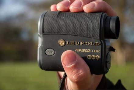 Leupold RX-1200i TBR DNA – der digitale Laser-Entfernungsmesser im User-Test Laser-Entfernungsmesser Leupold RX-1200i TBR DNA in der Seitenansicht