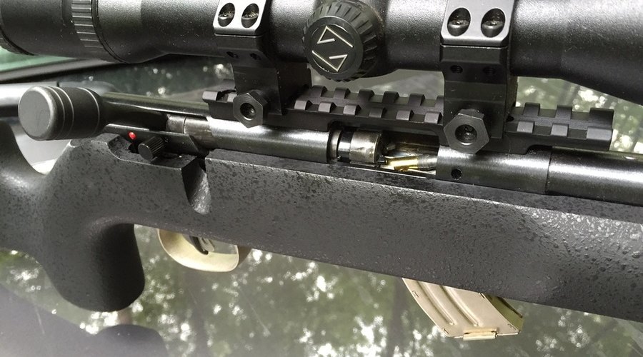 Savage Mark II FV -SR Kleinkaliberbüchse im User-Test Einteilige Montageschiene auf Kleinkaliberbüchse Savage Mark II FV-SR zur Montage eines Zielfernrohrs