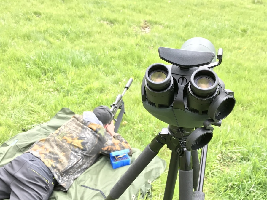 Swarovski BTX 30x85: neues Spektiv mit zwei Okularen im User-Test Sehkomfort und jagdpraktische Tauglichkeit mit dem Swarovski BTX 30x85 dank Visierhilfe, Stirnstütze und Schrägeinblick
