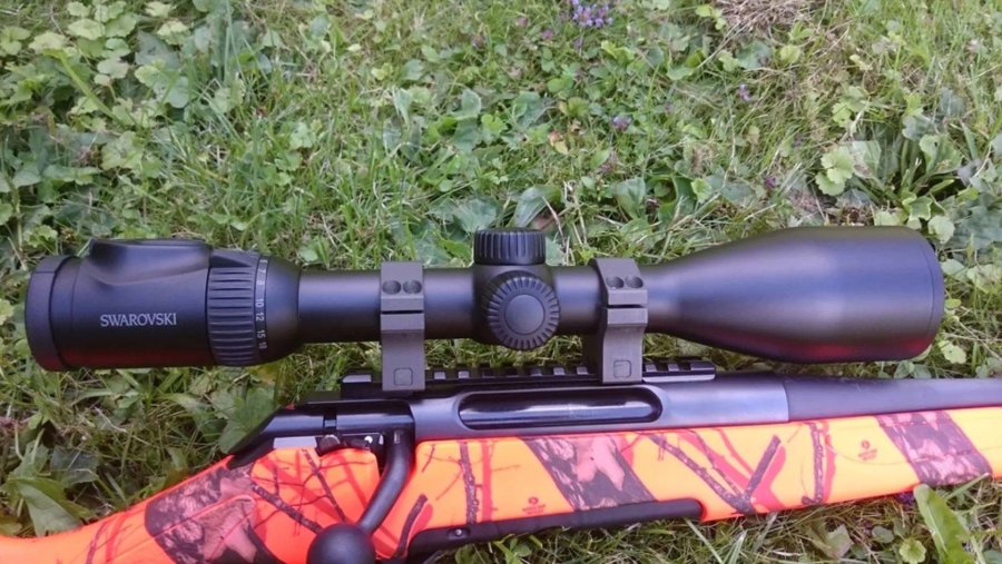 Swarovski Z8i 2,3-18x56 P im User-Test – Weil es auf die Optik ankommt! Das Zielfernrohr Swarovski Z8i 2,3-18x56 P für die Ansitzjagd und mehr in der Seitenansicht von Rechts.