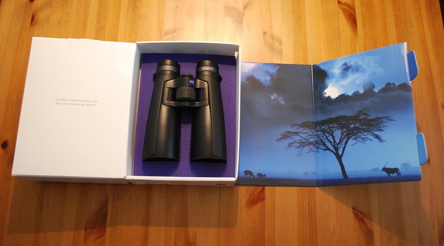 Zeiss Victory HT im Karton Faltkarton mit Fernglas