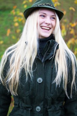Samantha Wendel in Jagdbekleidung