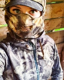 Samantha Wendel in Tarnkleidung