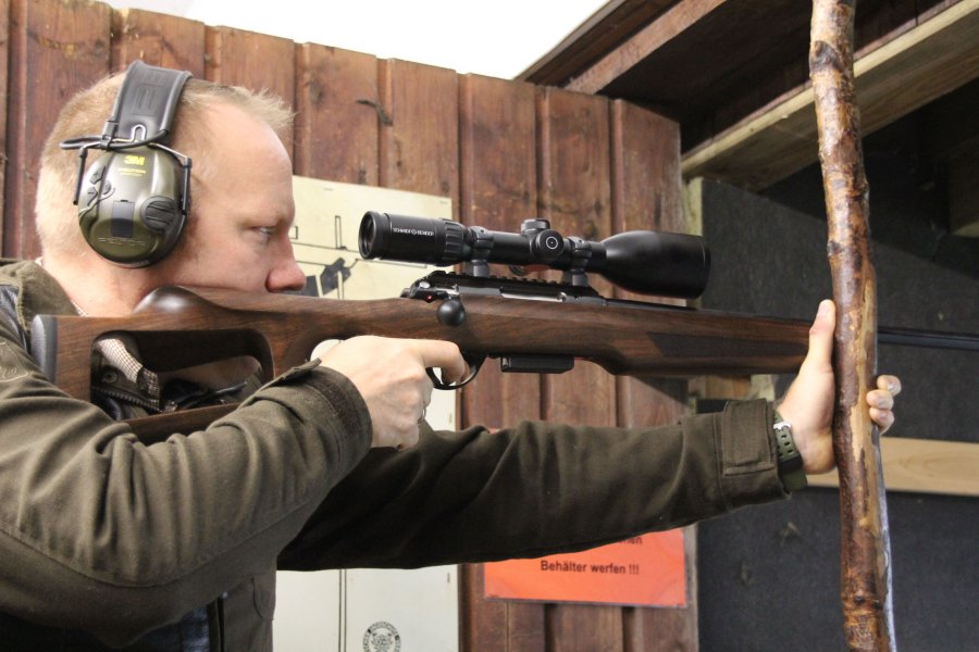 User-Test: Anschütz 1771 Lochschaft - was kann der Repetierer für Jagd und Wettkampf im Kaliber .222 Rem.? Anschütz 1771 Lochschaft Repetierer am Schießstand angelegt