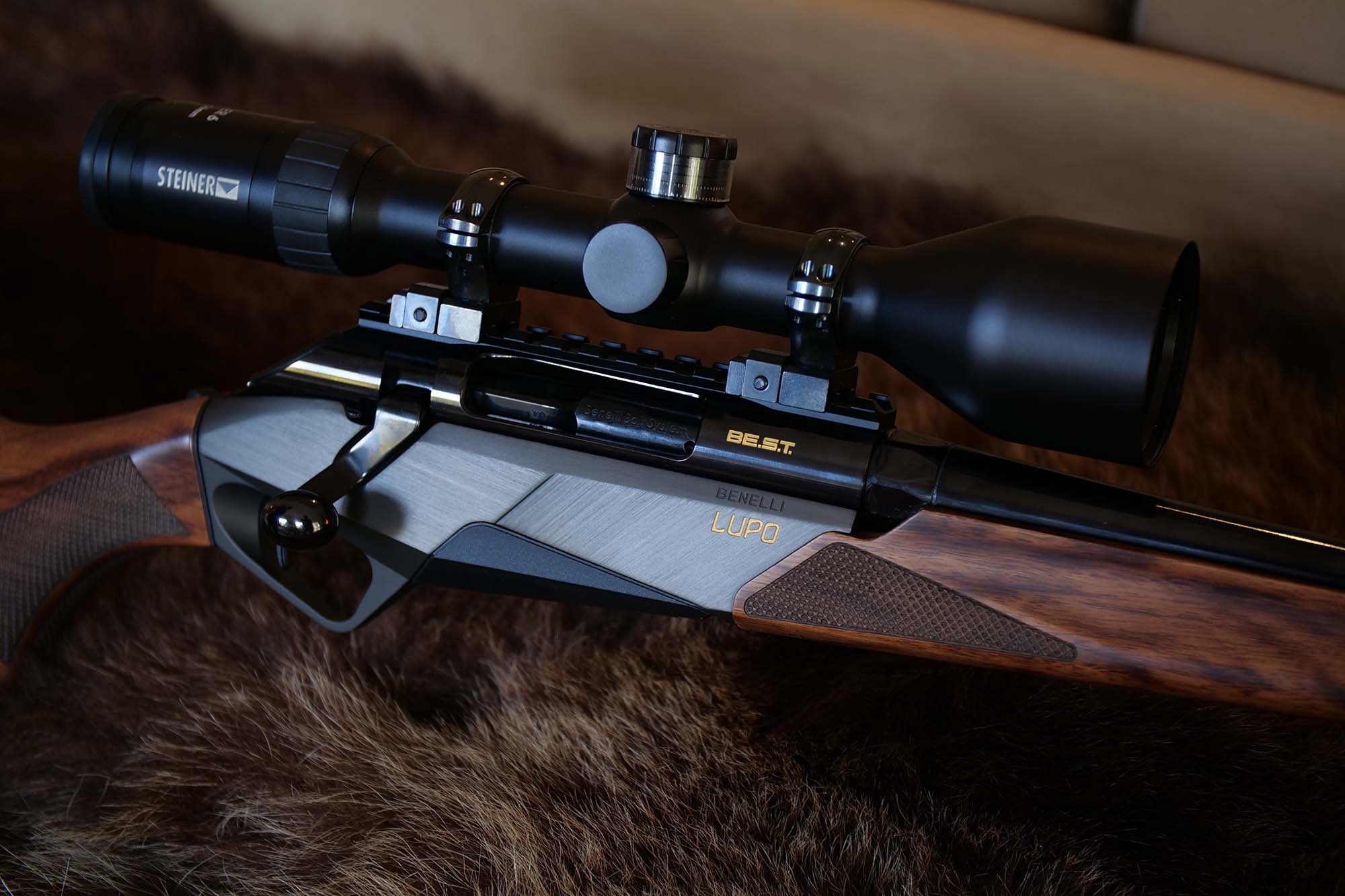 benelli: Test: Benelli Lupo BE.S.T. Wood - wir haben uns die neue Version des Repetierers mit Holzschaft für Sie im Detail angesehen benelli: Test: Benelli Lupo BE.S.T. Wood - wir haben uns die neue Version des Repetierers mit Holzschaft für Sie im Detail angesehen