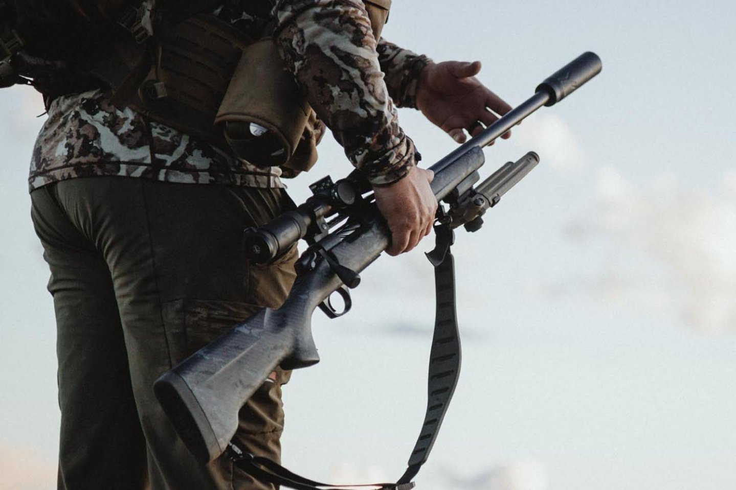 Erweiterung der Bergara B14-Repetierbüchsen-Serie bei Leader Trading: Die B14² CIMA CF Bergara B14² CIMA CF in der Hand eines Jägers.