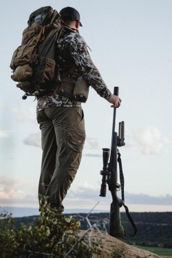 Erweiterung der Bergara B14-Repetierbüchsen-Serie bei Leader Trading: Die B14² CIMA CF Bergara B14² CIMA CF bei der Bergjagd.