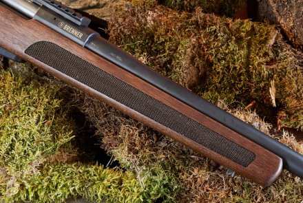 Alles dran? Die günstige Brenner BR 20 Repetierbüchse für die Jagd im Test Brenner BR 20 Repetierbuechse fuer die Jagd Fischhaut am Vorderschaft Detail