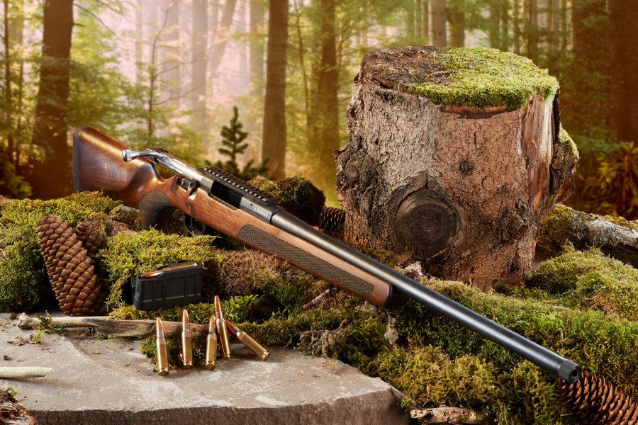 Alles dran? Die günstige Brenner BR 20 Repetierbüchse für die Jagd im Test Brenner BR 20 Repetierbuechse fuer die Jagd mit Munition vor Wald-Kulisse Uebersicht