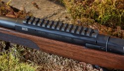 Alles dran? Die günstige Brenner BR 20 Repetierbüchse für die Jagd im Test Brenner BR 20 Repetierbuechse fuer die Jagd Picatinny-Schiene Detail