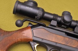 Browning Maral untypischer Geradzugrepetierer Die untypische hintere Position des Repetierhebels