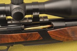 Browning Maral untypischer Geradzugrepetierer Kurz bevor die Patrone ins Lager geschoben wird