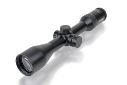 Praxis-Check: Das leistet die Repetierbüchse Lupo von Benelli im harten, mehrmonatigen Einsatz im Revier. Das Steiner Ranger 8 2-16x50 zählt zu den Spitzenmodellen seiner Klasse.