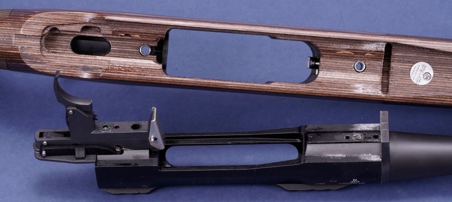 Haenel Jaeger NXT in .308 Winchester Systemschrauben werden im Holzschaft in Metallsäulen geführt.