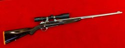 Max Ern: Büchsenmacher & Graveur Max Ern Repetierbüchse mit dem System Mauser 98, Kaliber 8x68S in Seitenansicht