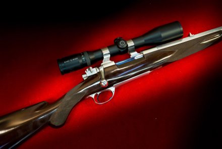 Max Ern: Büchsenmacher & Graveur Max Ern Repetierbüchse mit dem System Mauser 98, Kaliber 8x68S von der Seite