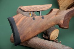 Test & Technik: Orsis Hunter in .30-06 Springfield und Orsis 140 in .308 Winchester Der Schaftrücken der Orsis Hunter in .30-06 Springfield