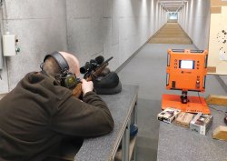 Strasser RS 700: Das leistet der neue Geradezugrepetierer mit zur Remington 700 kompatibler Systemgeometrie Mit der Strasser RS 700 Legend in .308 Winchester auf dem Schießstand.