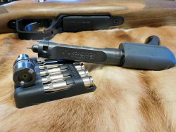 Strasser RS 700: Das leistet der neue Geradezugrepetierer mit zur Remington 700 kompatibler Systemgeometrie Der zerlegte Radialelementverschluss der Strasser Strasser RS 700.