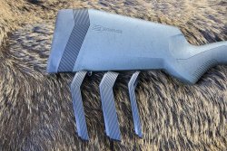 Savage 110 Hog Hunter 2.0, Zylinderverschluss-Repetierer in .308 Winchester Savage 110 Hog Hunter 2.0, mit Standard-Bettung und AccuFit-System.