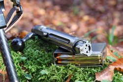 Steel Action Steel Hunter by Alljagd: Sondermodell des Geradezugrepetierers in .308 Winchester im Test Dreiwarzenverschluss der Steel Action.