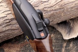 Neue Funktion: Die Signalmarke des Handspanners kann jetzt das Leuchtabsehen von Blaser-Zielfernrohren aktivieren. Neue Funktion: Die Signalmarke des Handspanners kann jetzt das Leuchtabsehen von Blaser-Zielfernrohren aktivieren.