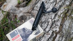 Der Präzisionsrepetierer-Hersteller Unique Alpine fertigt auch ein extreme kurze Repetierbüchse des Typs UPG-1 Blick auf den Verschlusskopf des Unique Alpine UPG-1 mit seinen drei Verrieglungswarzen.