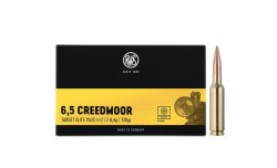 Nicht nur fürs Hochland: Die Unique Alpine JPR-1 Highland in 6,5 Creedmoor im Test in der Revierpraxis und auf dem Schießstand Eine Packung Target Elite Plus von RWS mit einer Patrone daneben. Kaliber 6,5 Creedmoor.