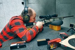 Repetierbüchse Weatherby 307 MeatEater -Zylinderverschluss-Repetierer in 6,5 Creedmoor im Test Cerakote-Beschichtung der Weatherby 307 MeatEater.