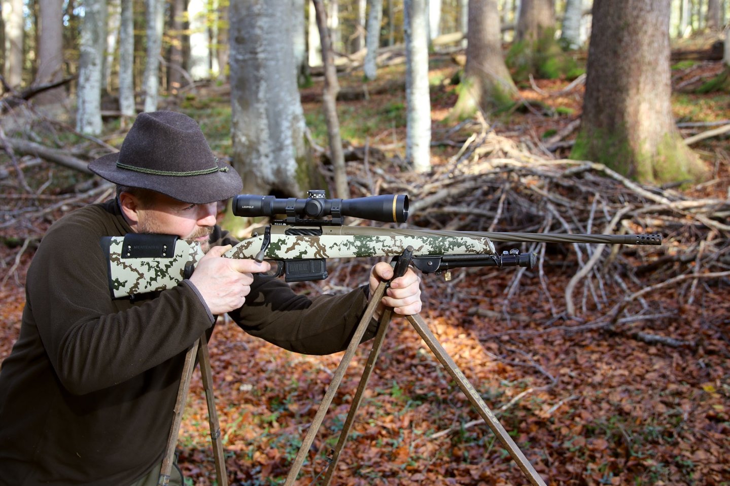 Repetierbüchse Weatherby 307 MeatEater -Zylinderverschluss-Repetierer in 6,5 Creedmoor im Test Jäger mit Weatherby 307 MeatEater.