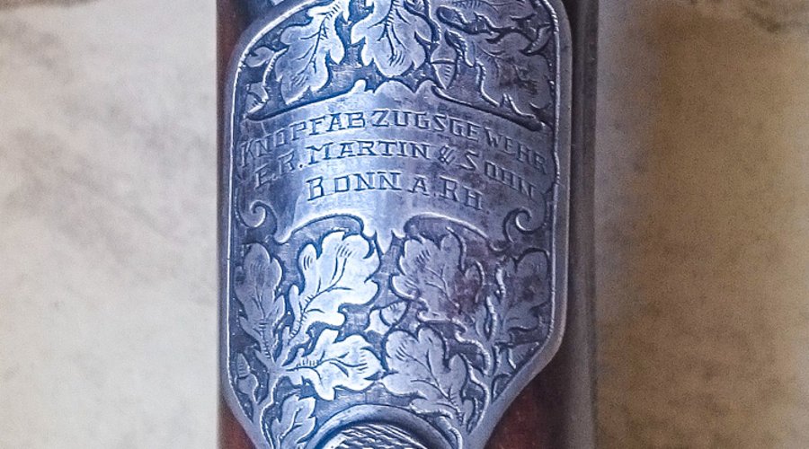 Knopfabzugsgewehr: eine spezielle Bockdoppelflinte für die Jagd Knopf auf Scheibe des Knopfabzugsgewehrs von E.R. Martin