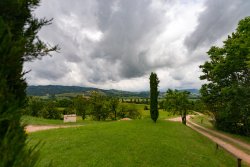 Auf Rebhuhnjagd in Italien mit der Benelli 828U Bockflinte Blick auf das Jagdgebiet in den Marken bei Urbino