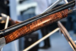 Benelli Raffaello Sonderedition Die Holzmaserung der Benelli Raffaello Sonderedition