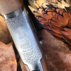 F.A.I.R. Iside Prestige: Jagd mit einer Doppelflinte-Flinte im Kaliber 20/76 Lasergravuren der F.A.I.R. Iside Prestige