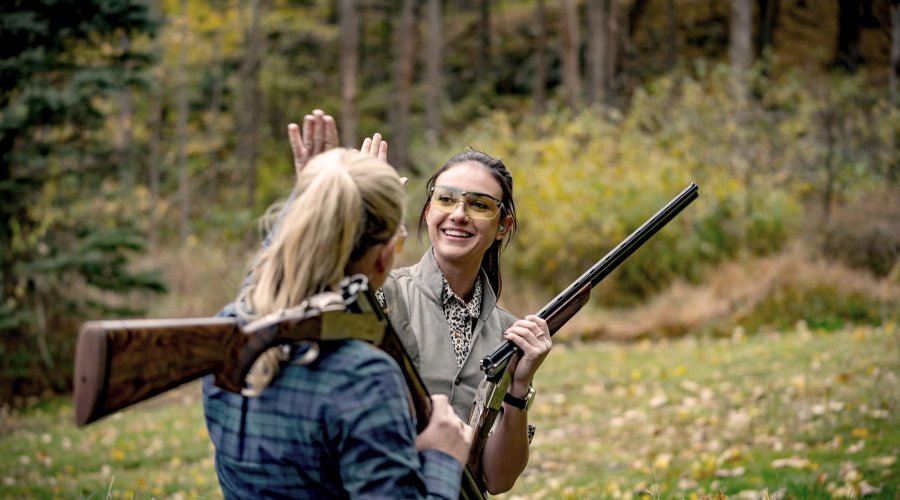 Kayle Browning kam durch ihren Vater zum Sport. Sie führt eine K-80 Classic Trap und gewann bei den Olympischen Spielen in Tokio die Silbermedaille in der Disziplin Trap.