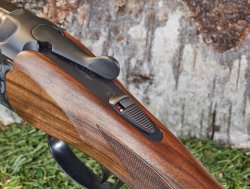 Die neue Bockflinte Ultraleggero von Beretta in Kaliber 12.  Sicherungsschieber der Bockflinte Ultraleggero von Beretta