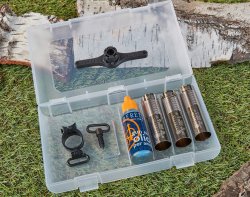 Die neue Bockflinte Ultraleggero von Beretta in Kaliber 12.  Wechsel-Chokes samt Schlüssel und Ölfläschchen