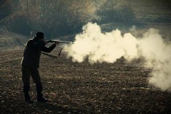 Hasenjagd mit der Vorderlader-Doppelflinte von Pedersoli Doppelflinte von Pedersoli im Schuss