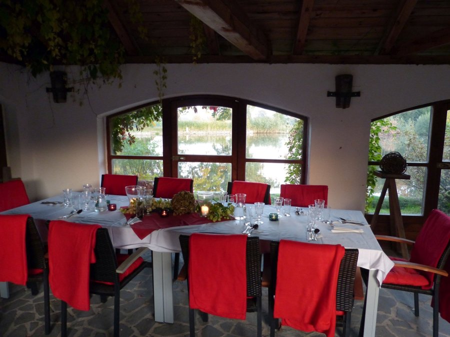 Abends winkt ein gemütliches Essen in stilvoller Umgebung.