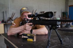 Wir wollten wissen: Wie wirken bleifreie und bleihaltige Geschosse auf eine Schussentfernung von 300 Meter? Anschauen lohnt sich.... Hubert Bodächtel mit Anschütz 1782.