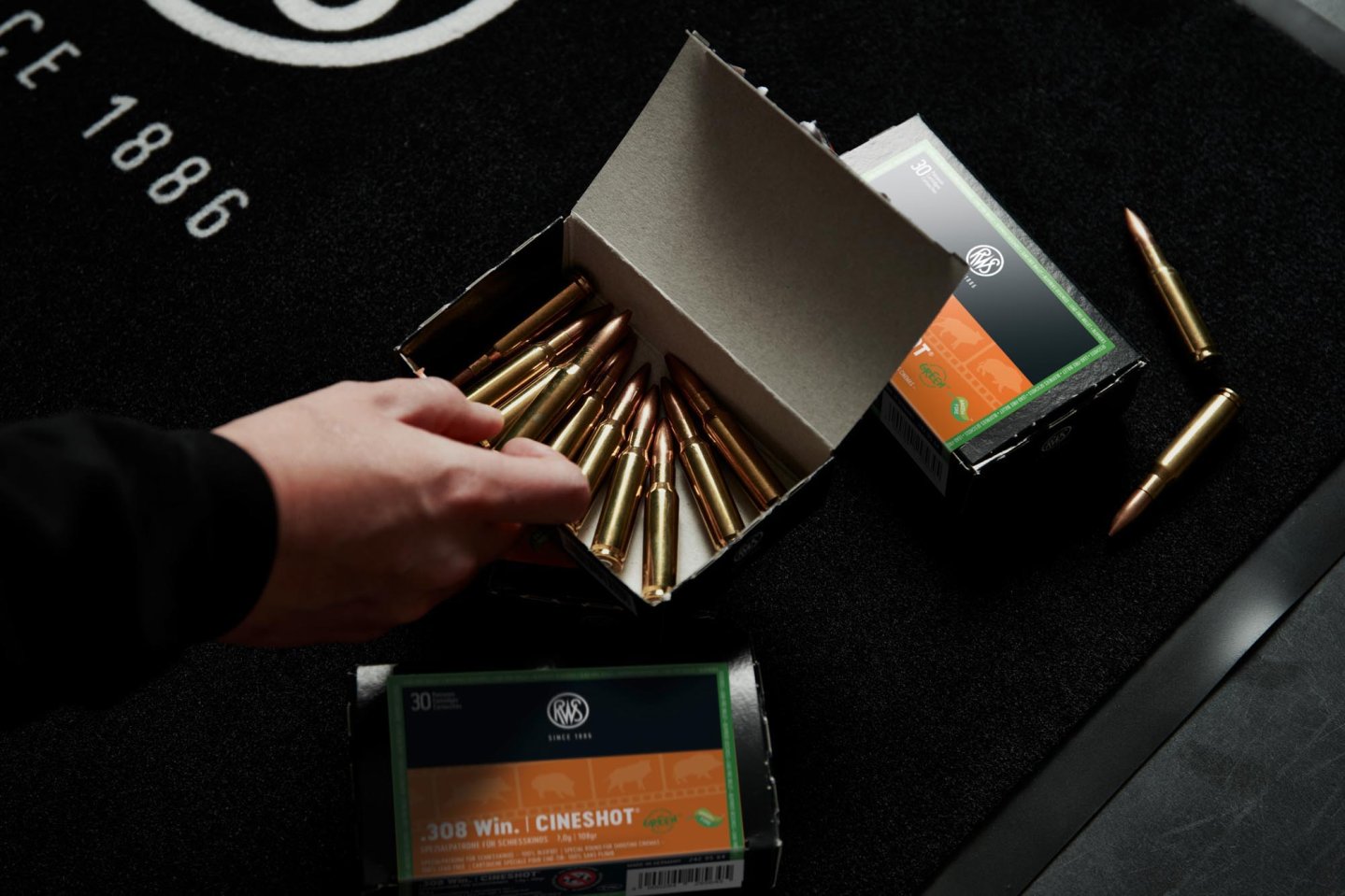 IWA 2024-Neuheiten von RWS: Erste Kurzwaffenpatrone, bleifreie Cineshot, neue Kaliber für Driven Hunt und HIT CINESHOT Bleifrei auf dem Schießstand.