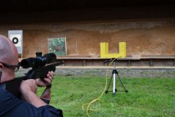 RWS Short Rifle: Vorteile der neuen Büchsenpatronen aus kurzen Läufen RWS HIT .308 Win. Patronen in der Performance Line Short Rifle stehen vor der Verpackung im Grünen