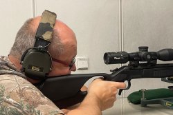 Test GECO EXPRESS: Warum verringern sich mit den schnell und gestreckt fliegende Teilzerlegungsgeschossen die Fluchtstrecken bei Schüssen auf weite Distanzen? Auch die Bergara Kipplaufbüchse BA 13 TD kam im GECO EXPRESS-Test zum Einsatz.