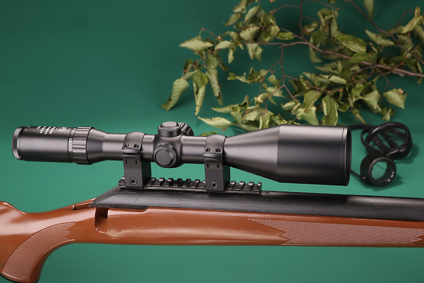 KAPS 2,5-10x56 BA Zielfernrohr im Test Das KAPS 2,5-10x56 BA auf einer Büchse montiert